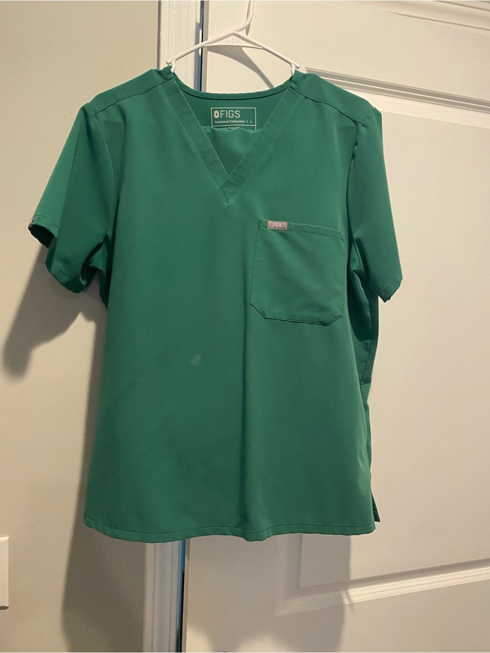 Figs. Women’s scrubs. Size large. Green